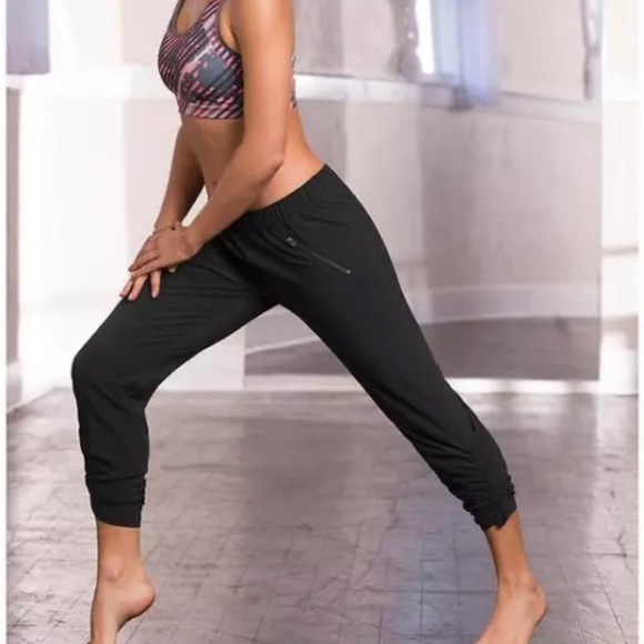 Athleta Green Aspire Ankle Pant - Picture 14 of 14